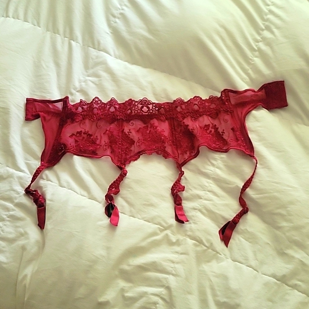 Strap garter